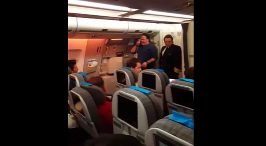 Le pidió matrimonio a su novia en pleno vuelo de Aerolíneas Argentinas