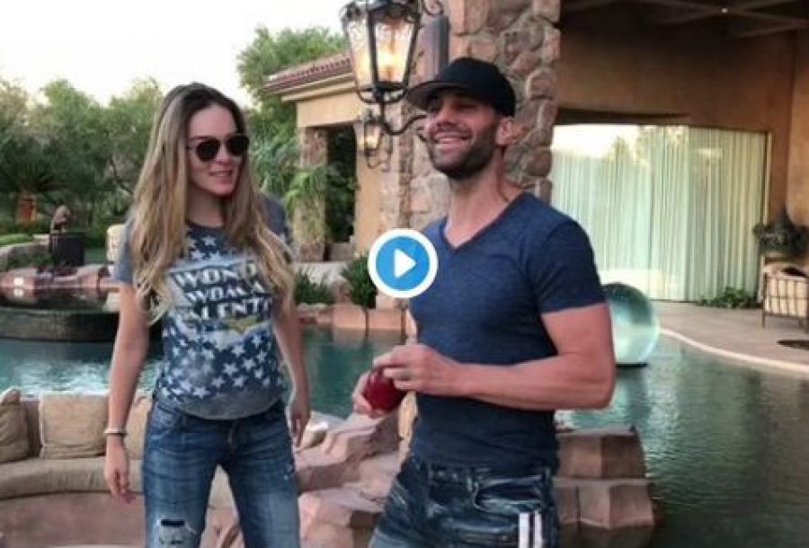 Belinda le enseña a Criss Angel a romper una manzana con su cabeza