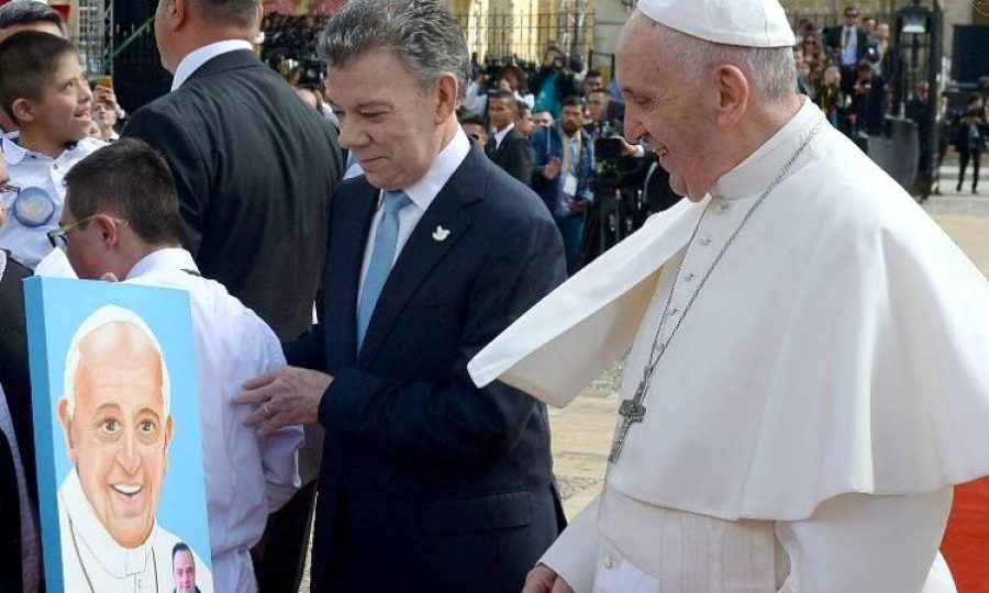 El destino de los regalos que recibió el Papa Francisco