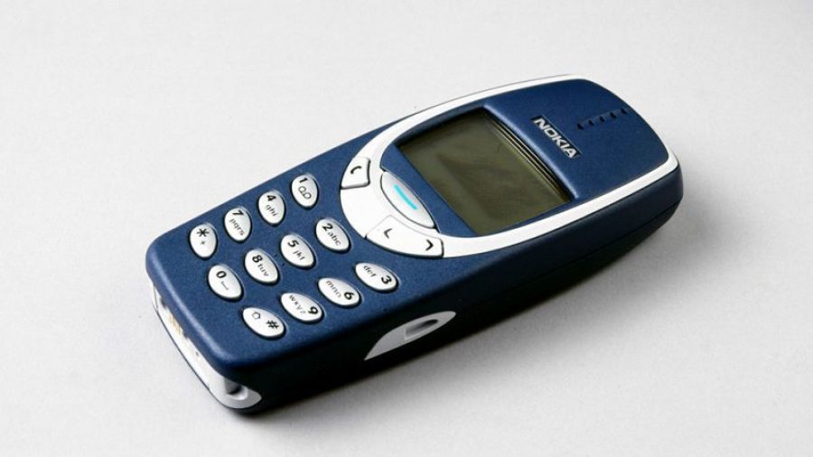 Este militar retirado sigue usando el móvil de hace 17 años que ha llevado a varias guerras: un Nokia 3310