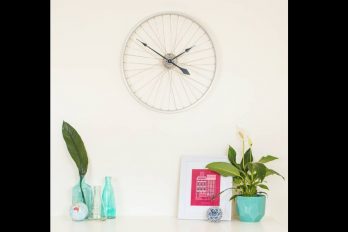 Ponte creativo y añade una rueda de bicicleta a tu decoración
