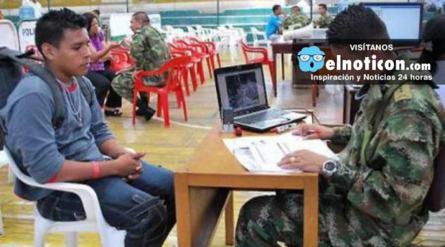 Jóvenes colombianos podrán trabajar sin tener libreta militar