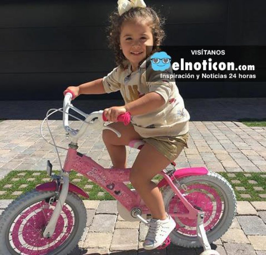 Hija de James Rodríguez llena de ternura las redes sociales tocando la guitarra