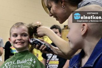 Niños se rapan el pelo para que su amiga con cáncer no se sienta rara en el colegio