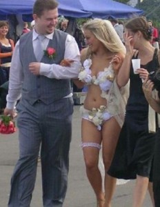 Vestidos de novia demasiado extravagantes, solo podrás decir: ¡WTF!