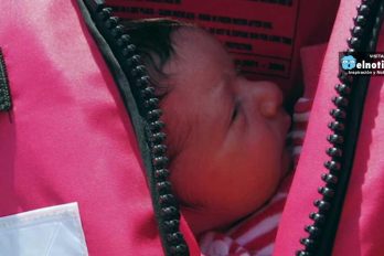 Un bebé sirio de 5 días llegó flotando a las costas griegas dentro de un chaleco salvavidas