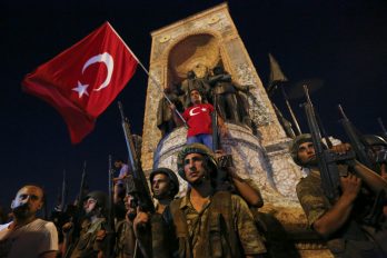 Militares golpistas dicen haber tomado el poder en Turquía