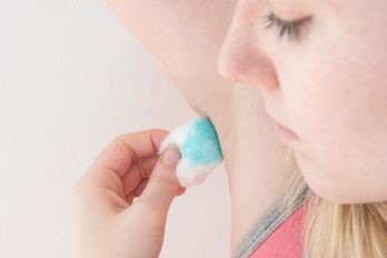 She Pours Listerine Onto Cotton And Dabs It On Her Armpit. Minutes Later? WHOA…