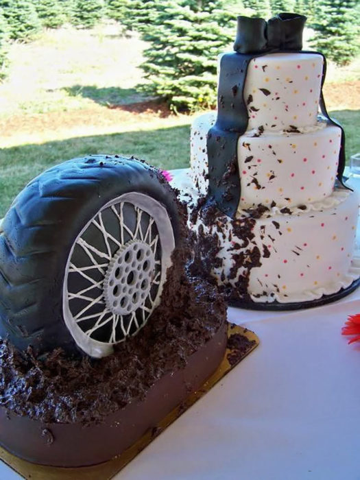 12 novios que crearon una mezcla maravillosa en su pastel de bodas -  