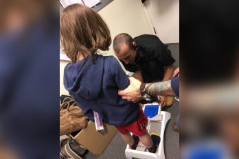 Su hijo con autismo necesitaba zapatos. El vendedor tuvo la reacción más humana de todas