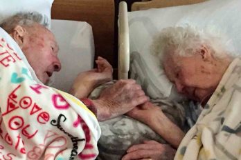 La foto de dos ancianos despidiéndose para siempre le rompe el corazón a las redes