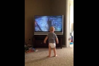 Este niño es el futuro ‘Rambo’ ¡Mira como entrena, bellísimo!
