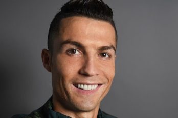 Cristiano Ronaldo presume ser el mejor futbolista del mundo dominando el balón en ¡ropa interior!