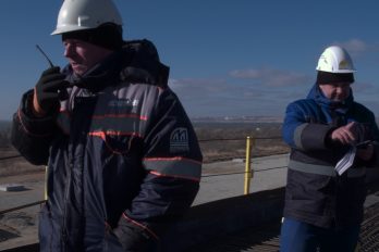 El ‘Mannequin Challenge’ de la construcción del puente más largo de Rusia. ¿A ese ritmo cuándo acabarán?