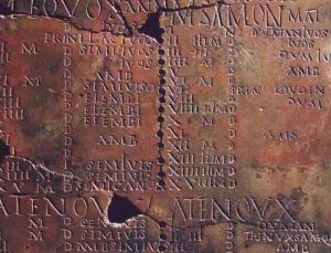 numeros-romanos-tallados-600x458