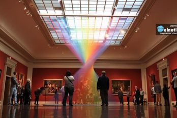 Este mexicano hizo un arcoíris uniendo pacientemente 1000 hilos de colores por una potente razón