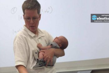 La imagen de la profesora que cuida del bebé de su alumna en clase se hace viral