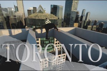 ¡Qué vértigo! Arriesgada sesión de fotos de ‘OlegCricket’, famoso por intrépidos ‘skywalking’ como este en Toronto.