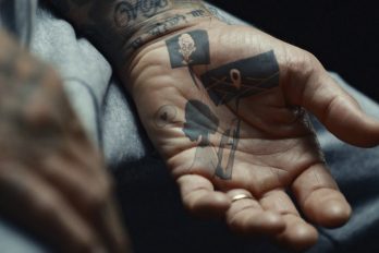 Los tatuajes con los que David Beckham lucha contra la maltrato infantil. ¡Qué conmovedora campaña!