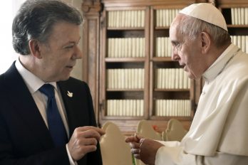 La reunión de Santos y Uribe con el Papa Francisco en el Vaticano