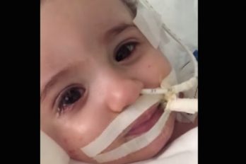 Bebé en Francia despierta del coma antes de ser desconectada del respirador artificial