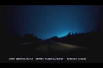 La misteriosa explosión que tiñó de azul la noche de la ciudad rusa de Múrmansk. ¡Sorprendente!