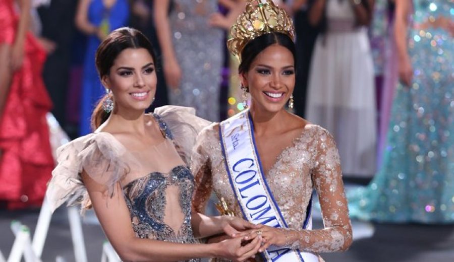 La reina de Colombia le enseñó a las participantes asiáticas a hablar