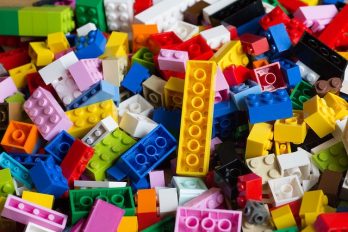 ¿Recuerdas tus fichas de Lego? Están de cumpleaños ¡el FAMOSO juego que enamoró a todos!