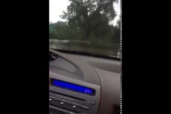 “Malena se me está quedando el auto… ¡REZÁ MALENA!” El video viral de una madre y su hija atravezando una calle inundada