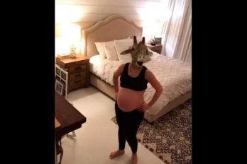 Una embarazada imita a ‘April the giraffe’ y se vuelve viral
