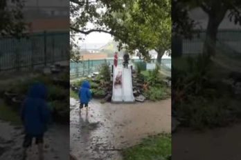 ¡Flashback a tu infancia! El video que te recordará lo divertido que es ser niño… ¡Cuando llueve sin parar!