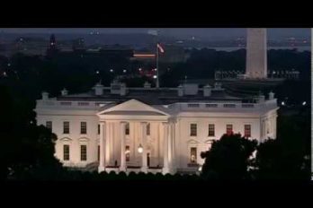 La misteriosa luz roja en la Casa Blanca que intriga a todo el mundo. ¿Tu qué crees que es?