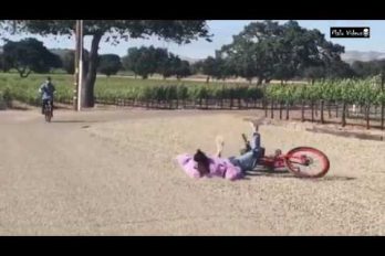 Kendall Jenner vuelve viral hasta una caída en bicicleta. ¡La verdad lo hace con estilo!