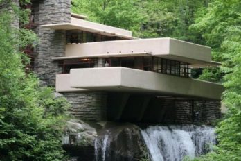 La increíble y polémica casa sobre una cascada de Frank Lloyd Wright, la “mejor obra de la arquitectura de Estados Unidos”