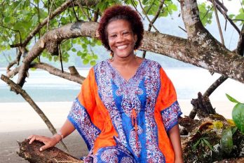 Josefina Klinger, la mujer ‘afro’ que trabaja por el medioambiente. ¡Es una inspiración!