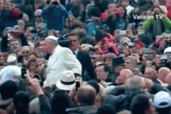 Multitud con El Papa