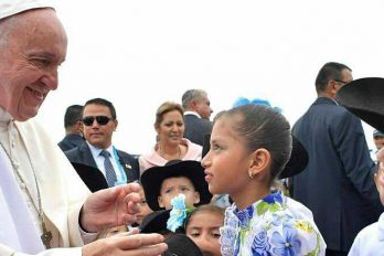 El Papa recibió un regalo fuera de lo común en su llegada a Villavicencio