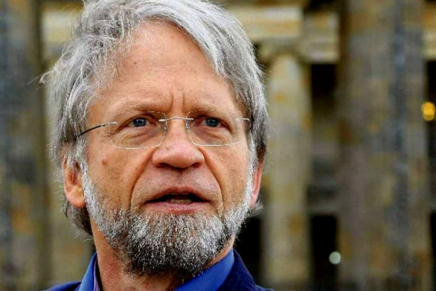 Antanas Mockus despierta admiración por su ímpetu ante una complicada enfermedad