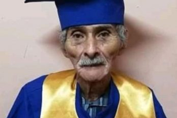 El hombre que a sus 90 años cumplió el sueño de graduarse de bachillerato