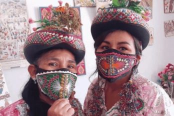 Elaboran tapabocas con diseños indígenas para evocar su cultura