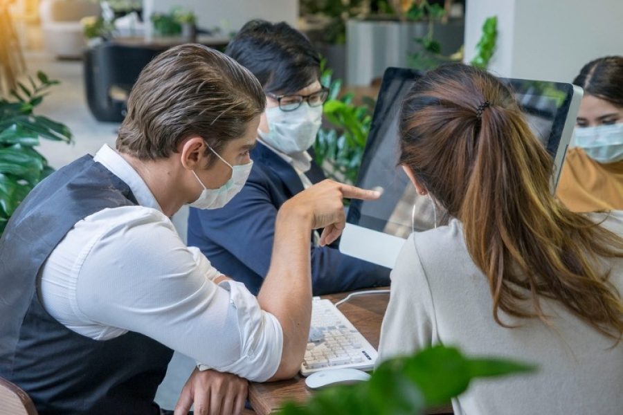 Cuidado con los espacios cerrados, allí podría aumentar riesgo de contagio de COVID-19
