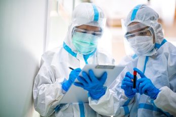 Mil millones de vacunas contra COVID-19, el anuncio de reconocido laboratorio para 2021