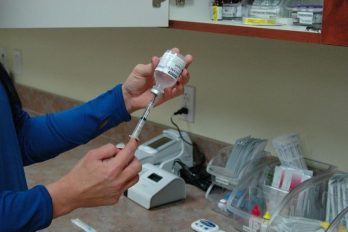 Colombia firma acuerdo para hacer pruebas de vacuna contra el COVID-19