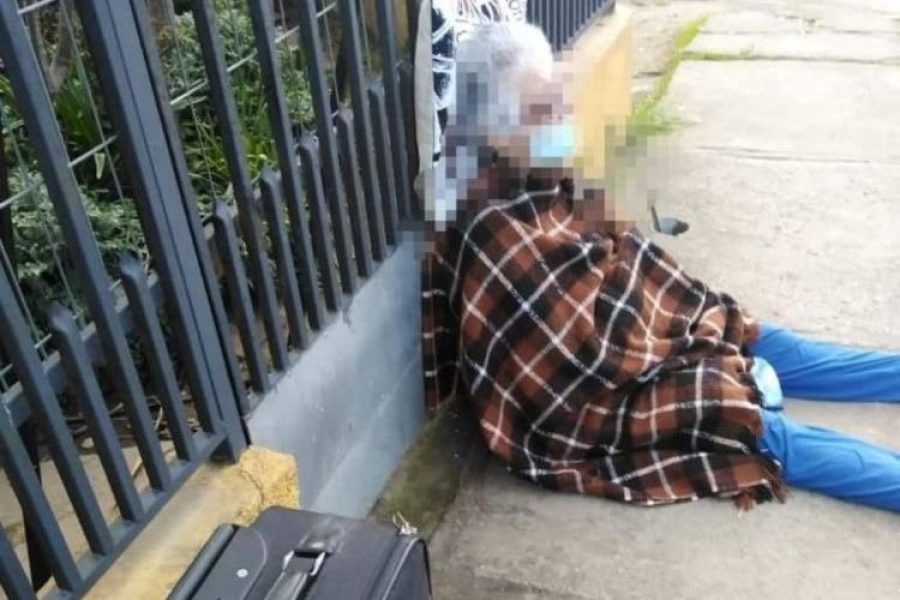 Denuncian a mujer por engañar a su madre para quitarle la casa y dejarla abandonada