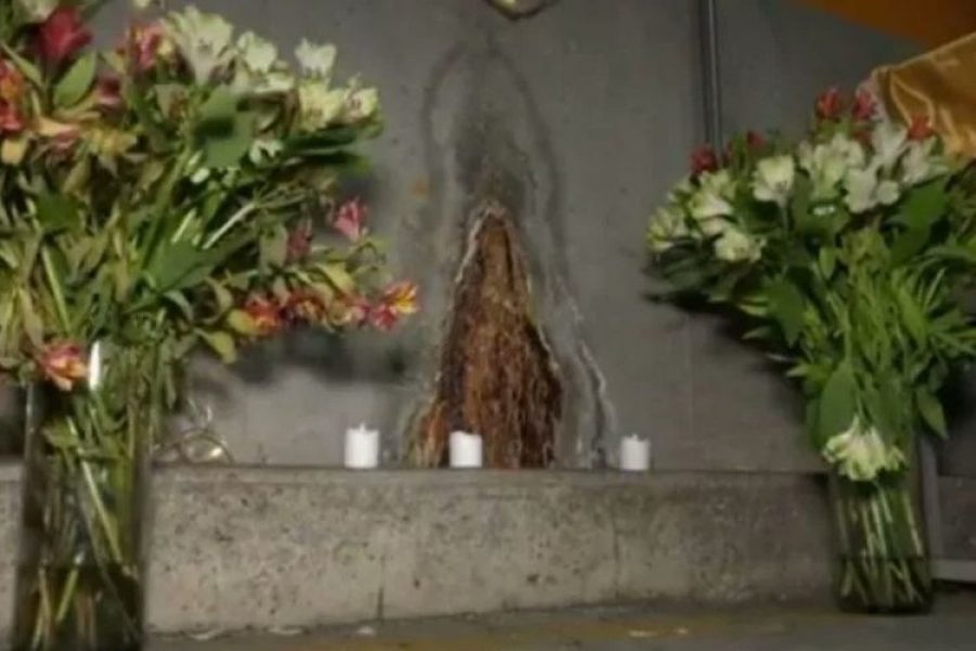 Aseguran aparición de la Virgen en el parqueadero de una panadería en Colombia