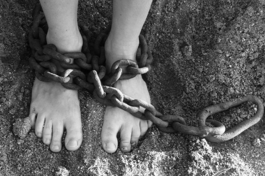 Detenida mujer que encerró a su hijo por 28 años: las consecuencias fueron aterradoras