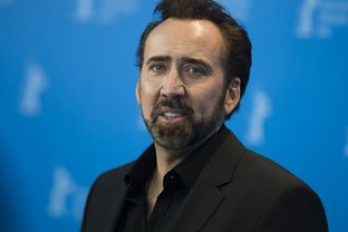 Nicolas Cage desata los memes con su llamativa vestimenta