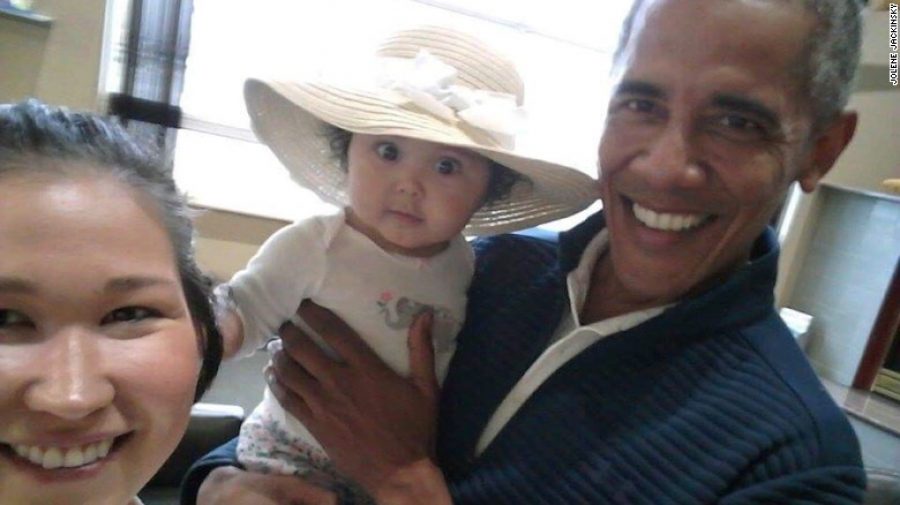 La expresión de esta bebé al conocer a Obama conquista a internet