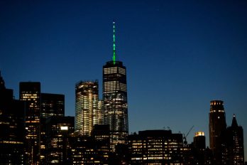 Edificios en todo el mundo ‘se pintan’ de verde en defensa del Acuerdo de París